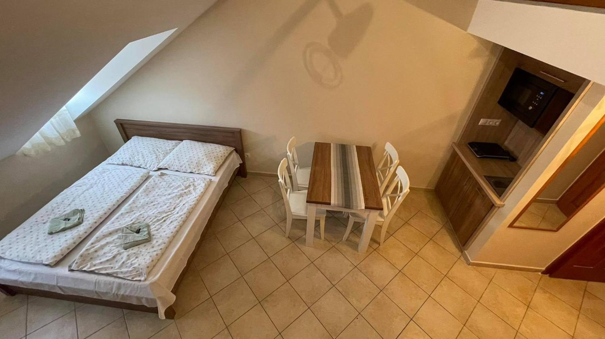 Marcell Apartman Jula Exterior foto